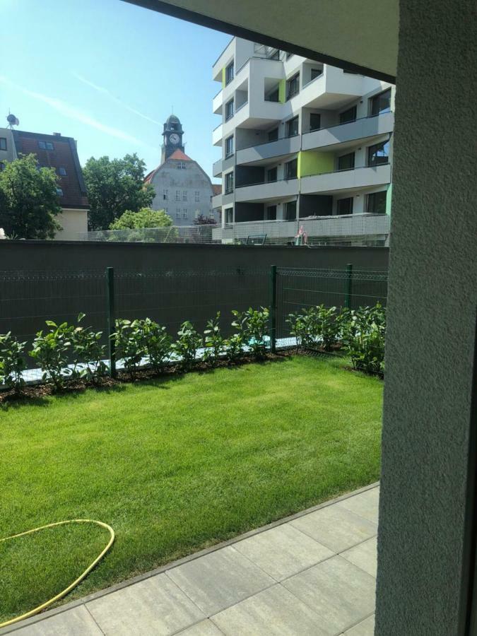 Garden Apartman Radnica - Private Parking Included Kosice Bagian luar foto