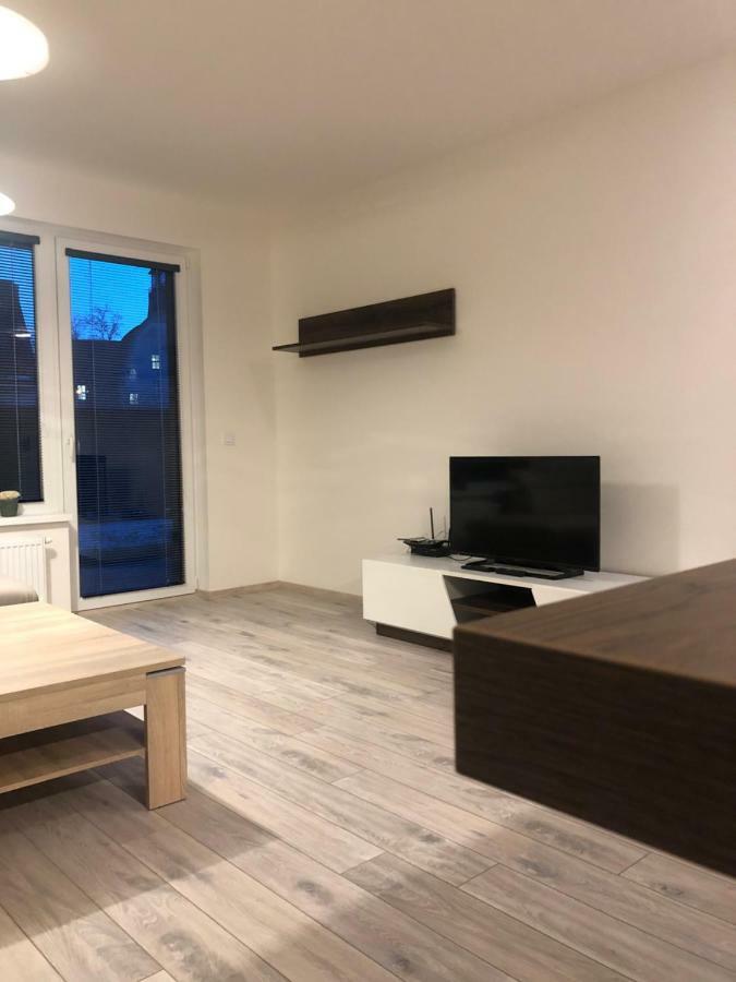Garden Apartman Radnica - Private Parking Included Kosice Bagian luar foto